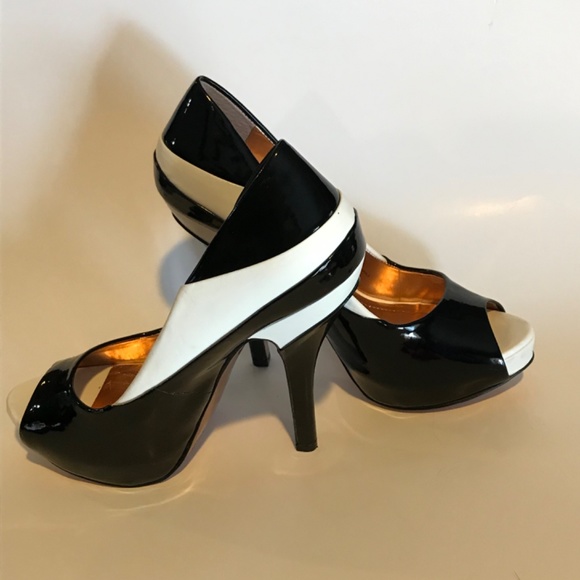 Ladies platform heels - Picture 2 of 6